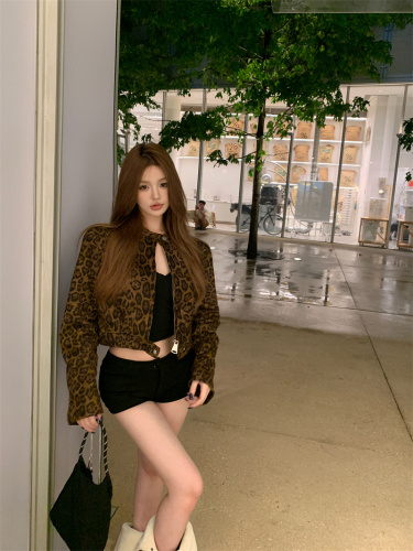 Real shot of temperament autumn and winter niche design short loose leopard print coat