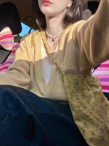 Yellow contrasting color block V-neck women's early autumn loose lazy design sense niche knitted sweater top