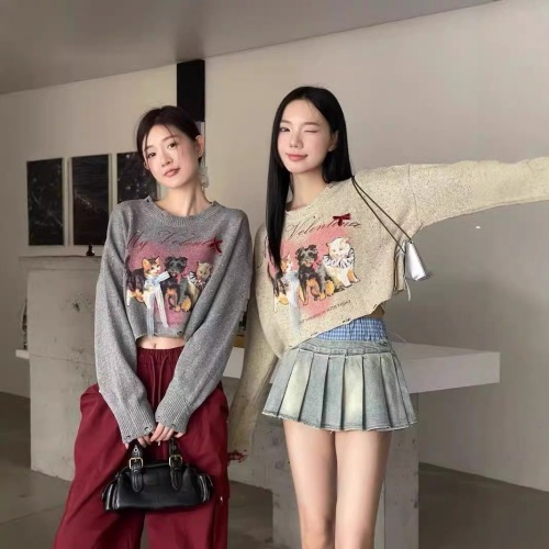 Early autumn 2024 new style hot girl style hole-exposed short sweater for women high-waisted and loose pullover for small people to reduce age trend