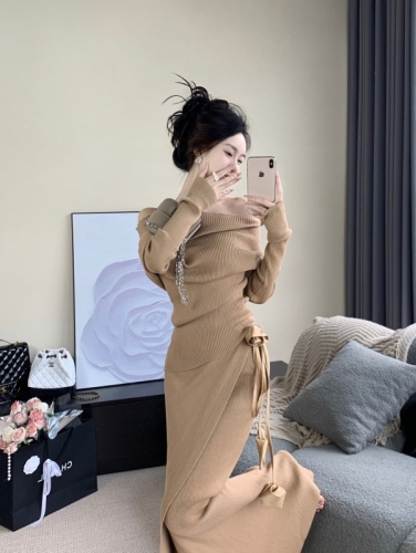 French pure lust style knitted suit one-shoulder top for women autumn 2024 new strappy half-length skirt two-piece set