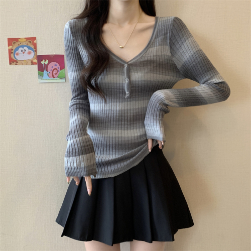 Actual shot of early autumn V-neck spliced ​​pullover slimming long-sleeved striped contrasting sweater top for women