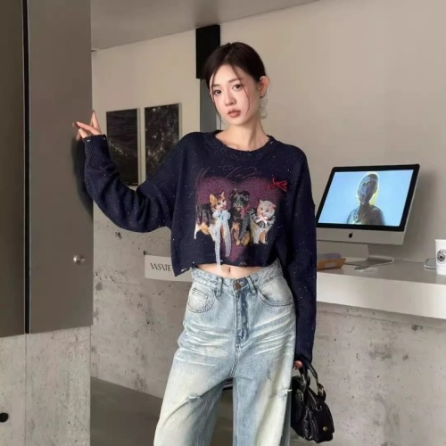 Early autumn 2024 new style hot girl style hole-exposed short sweater for women high-waisted and loose pullover for small people to reduce age trend