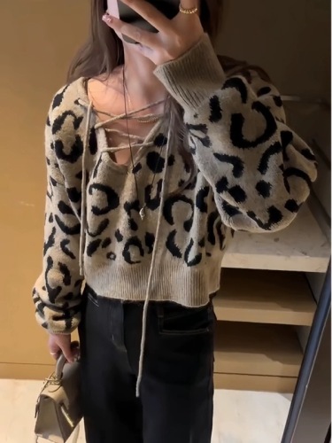 South Korea's Dongdaemun Autumn New Leopard Print Cocoa Personalized Rope Design Soft and Comfortable Leopard Print Knitted Sweater