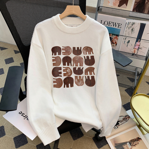 Real shot of 2024 autumn and winter new loose round neck long sleeve knitted printed sweater