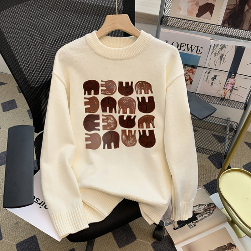 Real shot of 2024 autumn and winter new loose round neck long sleeve knitted printed sweater