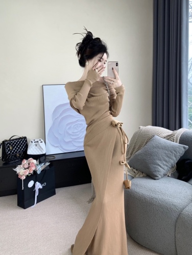 French pure lust style knitted suit one-shoulder top for women autumn 2024 new strappy half-length skirt two-piece set