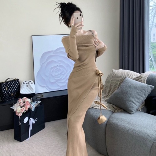 French pure lust style knitted suit one-shoulder top for women autumn 2024 new strappy half-length skirt two-piece set