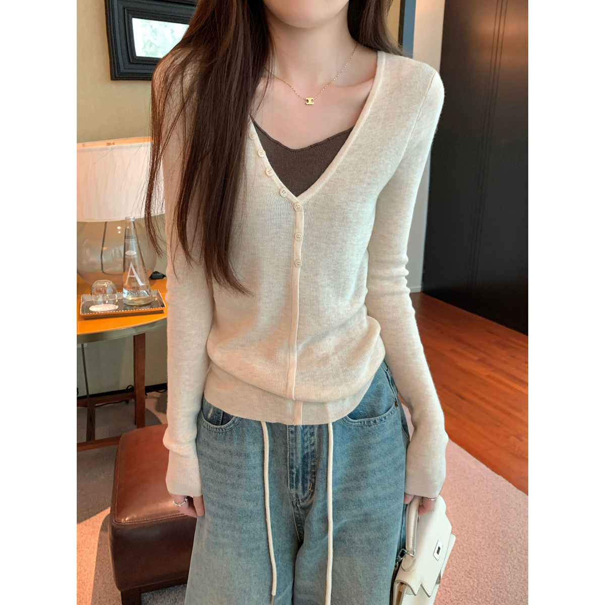 Real shot of autumn and winter Korean style temperament v-neck button contrast fake two-piece 6-piece wool knitted long-sleeved bottoming top