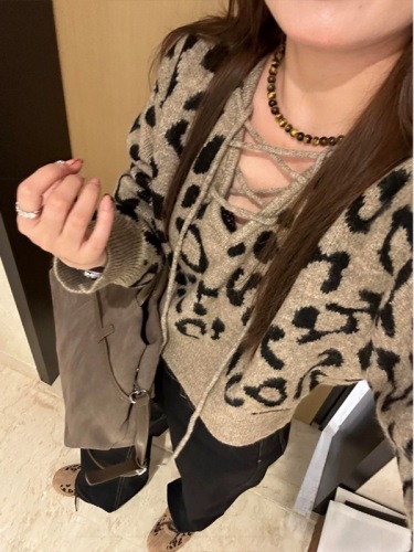 South Korea's Dongdaemun Autumn New Leopard Print Cocoa Personalized Rope Design Soft and Comfortable Leopard Print Knitted Sweater