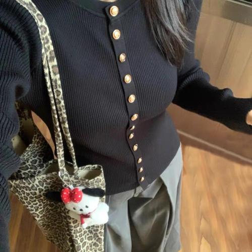 Black High-Grade Metal Button Long-Sleeve Knit Top for Women - Winter New Soft and Slender Fitting Slimming Base Layer Top for Autumn