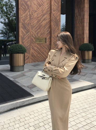 Real shot of windbreaker dress for women in autumn long women's clothing high-end temperament commuter waist belted suit skirt