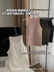 Women's velvet and thickened thermal vest with chest pad integrated halter-neck cover trapezius muscles, breast reduction, slimming, wear outside and inside