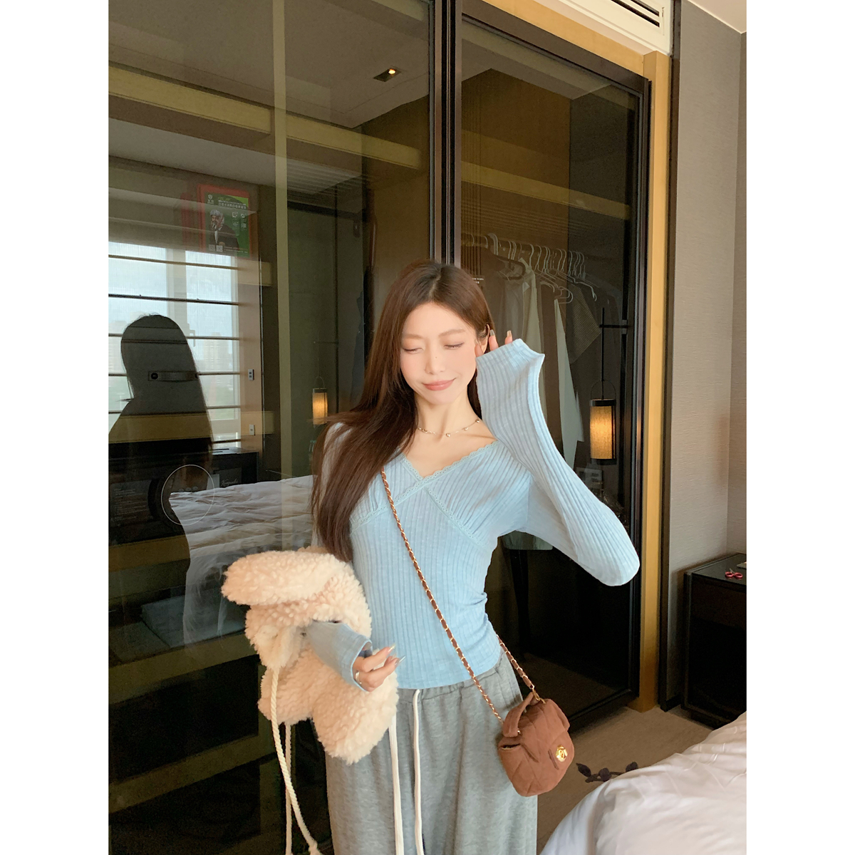 Real shot of autumn and winter Korean style temperament v-neck lace splicing pure lust pit strip slim long-sleeved inner T-shirt top