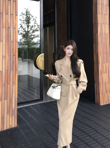 Real shot of windbreaker dress for women in autumn long women's clothing high-end temperament commuter waist belted suit skirt