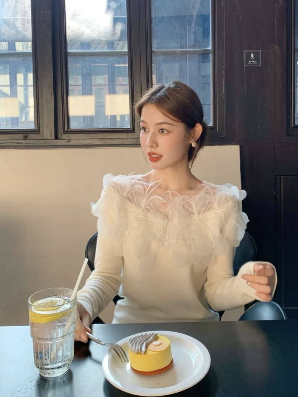French Heavyweight Embroidery Floral Mesh Knit Sweater Women's Autumn High-end Ruffled Hem Top Black Skirt Set 