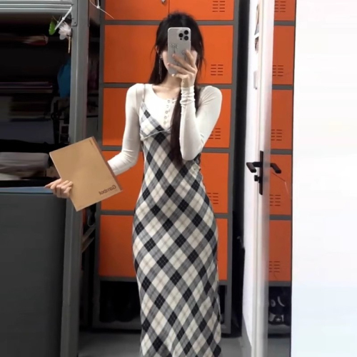 Early autumn with a set of French vest suspender dress and autumn 2024 new Korean style long skirt