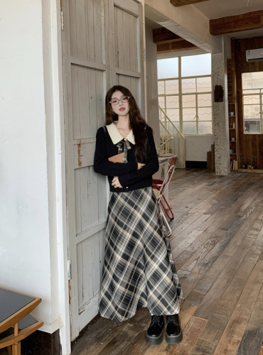 High-end contrast sweater plaid skirt suit