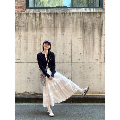 New white spliced ​​lace women's retro twist knitted cardigan + gentle style cake skirt three-piece suit