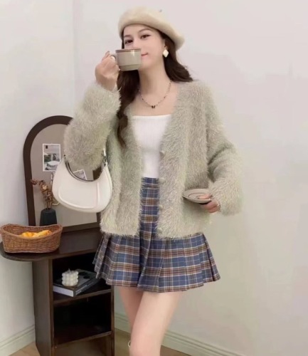 Soft and gentle atmosphere sweater for women 2024 autumn and winter high-end plush V-neck short knitted cardigan jacket