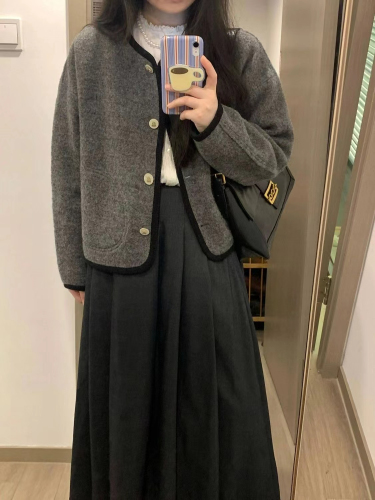 Gray short woolen coat for women 2024 new autumn and winter woolen coat, high-end, popular for little people this year