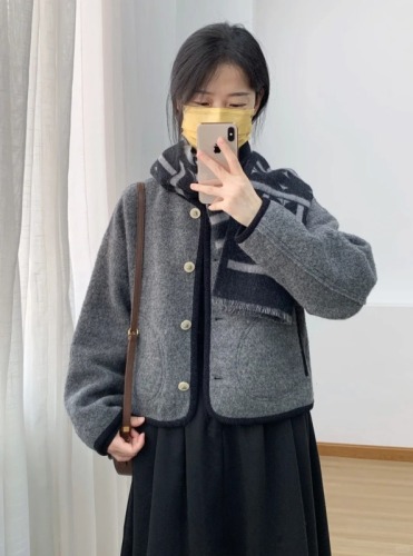 Gray short woolen coat for women 2024 new autumn and winter woolen coat, high-end, popular for little people this year