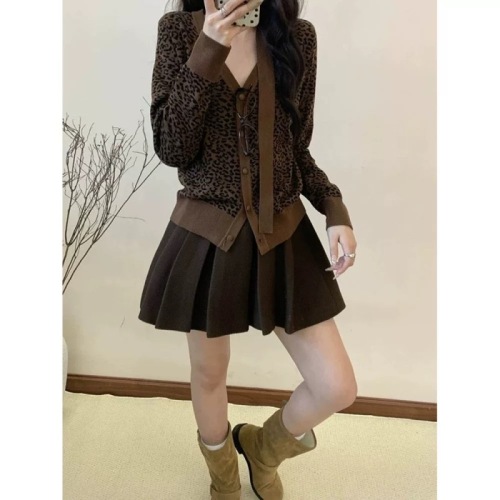 European station retro leopard print knitted cardigan for women autumn design niche sweater jacket short top with streamers