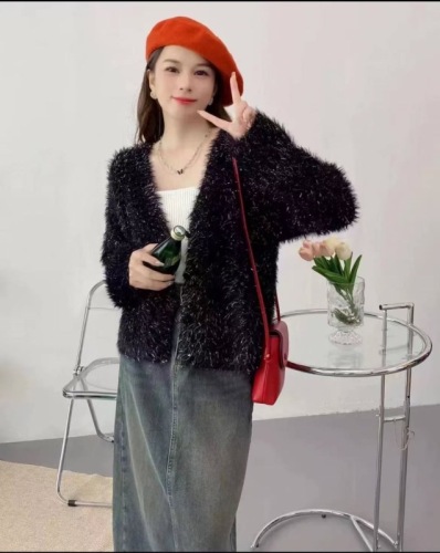 Soft and gentle atmosphere sweater for women 2024 autumn and winter high-end plush V-neck short knitted cardigan jacket