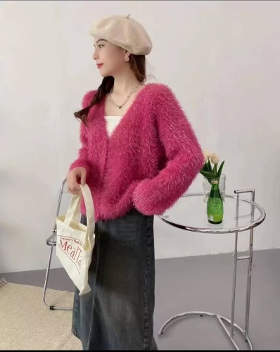 Soft and gentle atmosphere sweater for women 2024 autumn and winter high-end plush V-neck short knitted cardigan jacket