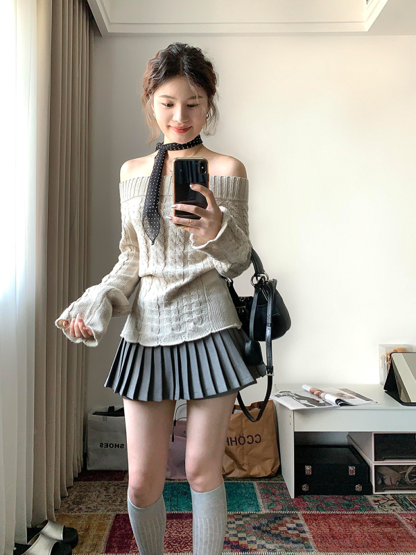 Wool cable-knit one-shoulder sweater, slim-fitting sweater + preppy slim pleated skirt, short skirt