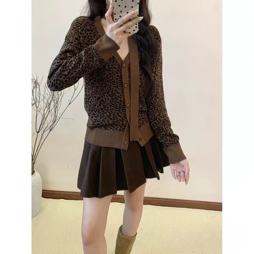 European station retro leopard print knitted cardigan for women autumn design niche sweater jacket short top with streamers