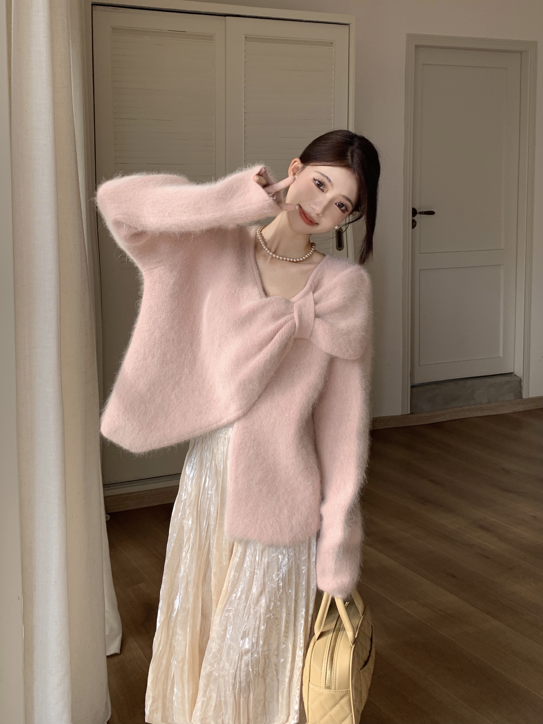 Actual shot ~ Korean style irregular round neck bow tie slimming long sleeve sweater + high-waist pleated skirt