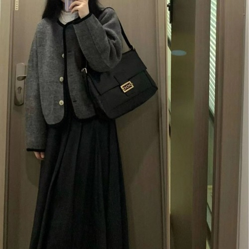 Gray short woolen coat for women 2024 new autumn and winter woolen coat, high-end, popular for little people this year