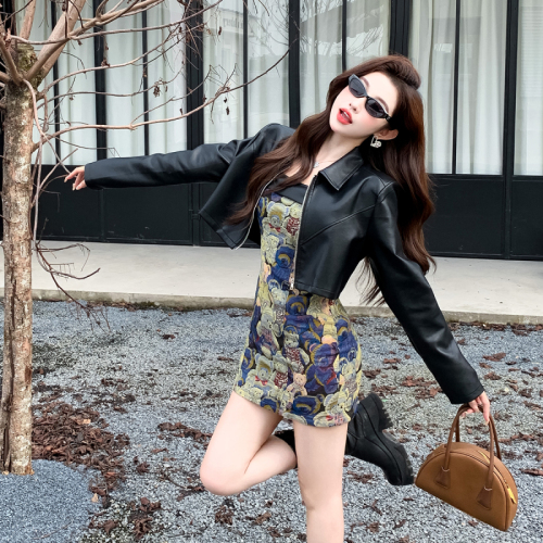 Real shot of golden oil painting bear autumn hot girl waist printed slim dress PU leather short jacket suit