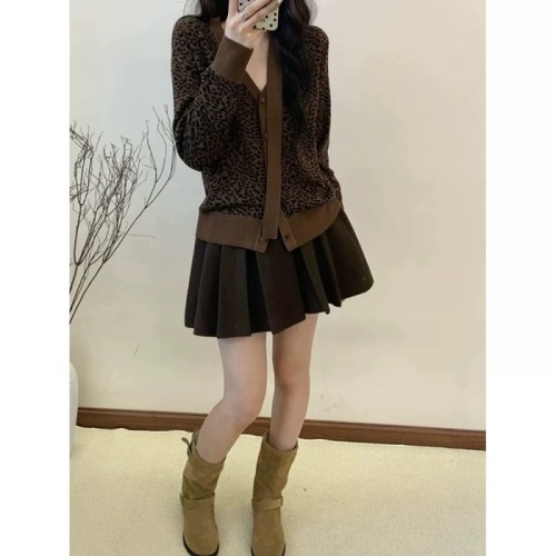 European station retro leopard print knitted cardigan for women autumn design niche sweater jacket short top with streamers