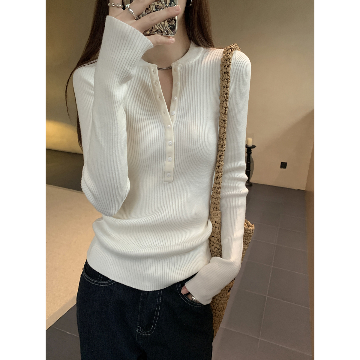 Actual shot of autumn and winter Korean style slimming temperament buttoned and versatile slimming Andy velvet knitted bottoming long-sleeved top