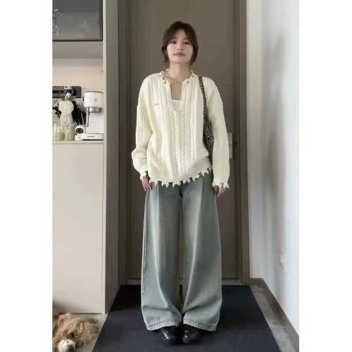 White U-neck pullover soft waxy twist sweater for women in autumn and winter loose lazy style ripped edge tassel sweater top