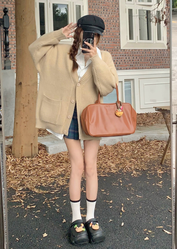 Korean style autumn and winter new v-neck lazy style loose cardigan sweater for female students to wear soft and slimming knitted jacket