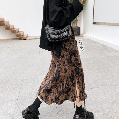 Velvet pleated retro tie-dye strappy slit skirt for women high-waisted versatile mid-length over-the-knee A-line skirt