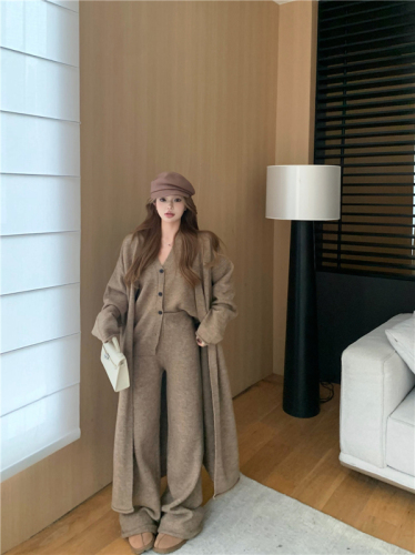 Real shot!  Lazy style suit, mid-length sweater jacket, knitted vest, casual wide-leg trousers three-piece set