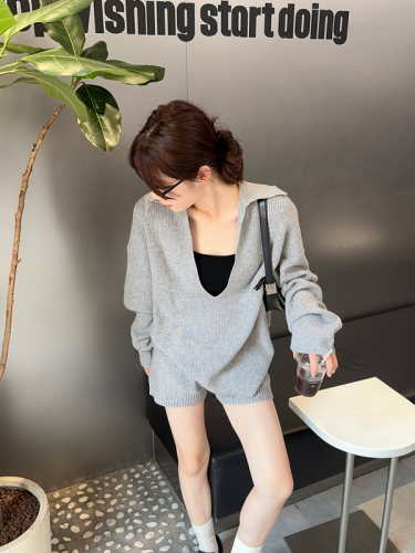 Relaxed wool large V-neck pit strip sweater shorts casual suit for women