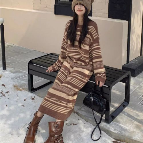 Korean autumn and winter new style ~ Korean striped round neck knitted dress with contrasting colors, loose and lazy long-sleeved skirt