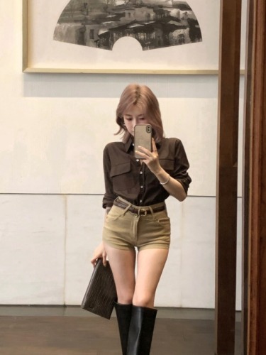 Hong Kong style sister shirt slimming suit ~ Slim long-sleeved design khaki shorts