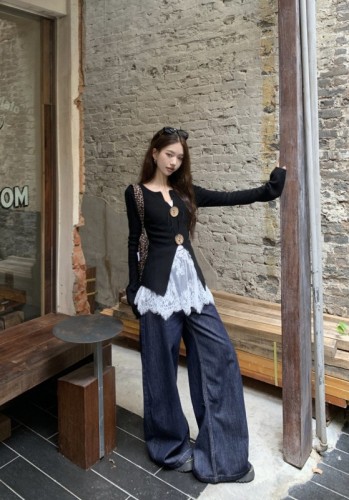 Early autumn waist-cinching slimming micro-flared sleeves slit top + lace bottom suspenders + denim wide-leg pants