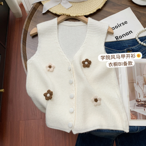 Real shot of college style vest, women's knitted vest, sleeveless three-dimensional flower cardigan, chic short top