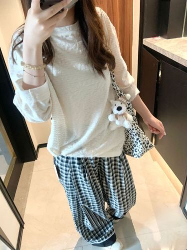 Design sense niche three-dimensional texture long-sleeved T-shirt women's jacquard 2024 autumn new loose slim versatile top