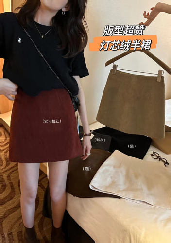 Retro corduroy A-line skirt for women in early autumn, versatile slimming skirt for small people, hip-hugging skirt, short skirt