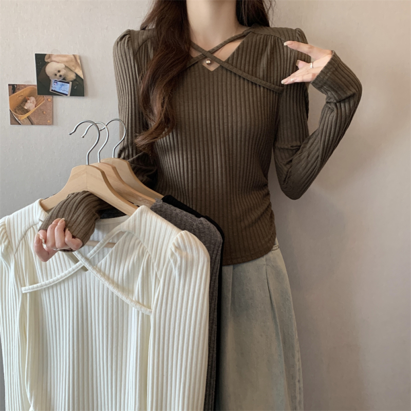 New bottoming shirt for women with slim design, off-shoulder halterneck long-sleeved knitted top