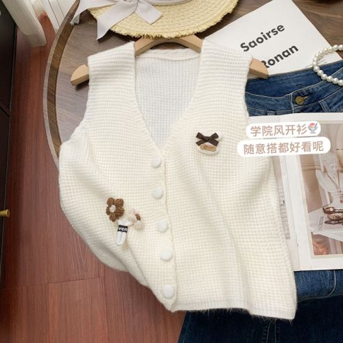 Real-shot hot version of retro V-neck knitted vest for women autumn three-dimensional flower sleeveless cardigan design vest