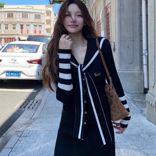 Korean drama college style suit for women navy collar knitted sweater tea style outfit complete new black skirt trendy