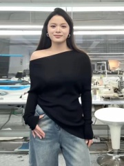 Plus-size design niche oblique shoulder long-sleeved autumn fat mm covers the flesh and looks slimming irregular off-shoulder top